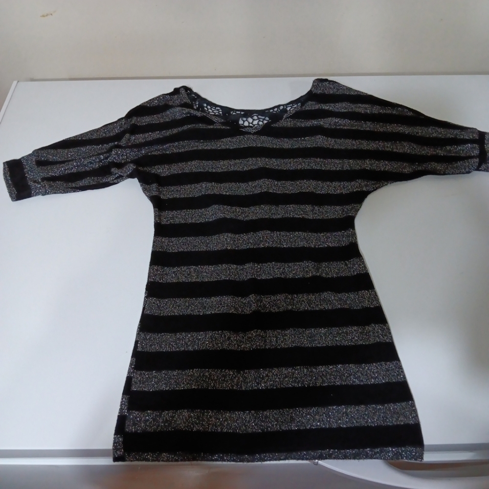Kiwi Black And Silver Shimmer Quarter Sleeve Top Size S